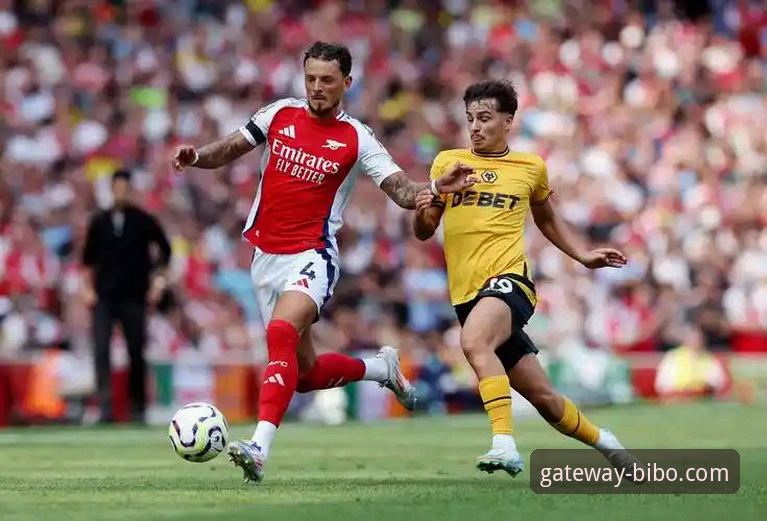 <h2>安菲尔德逆转夜：一场比赛如何定义英超争冠的残酷美学</h2>